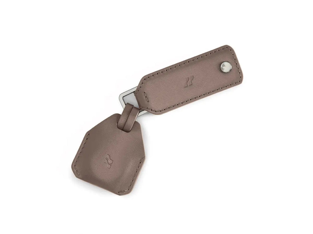 Bagsy_LOJEL_ILOJ 2_Iloj – AirTag Holder_EDC - AH - PGY - 01 - WCH - GL_Pebble Grey