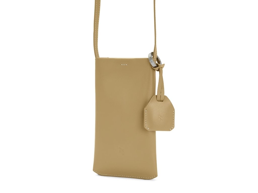 Bagsy_LOJEL_ILOJ 2_Iloj – AirTag Holder_EDC - AH - SND - 01 - WCH - GL_Sand