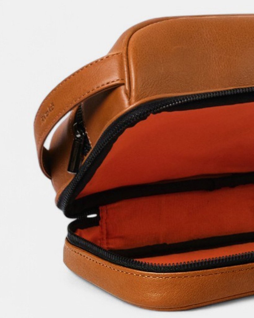 BAGSY_Ryokō_Accessories_Liwa Dopp Kit | Tan_ACC - LWK - TN - 002_