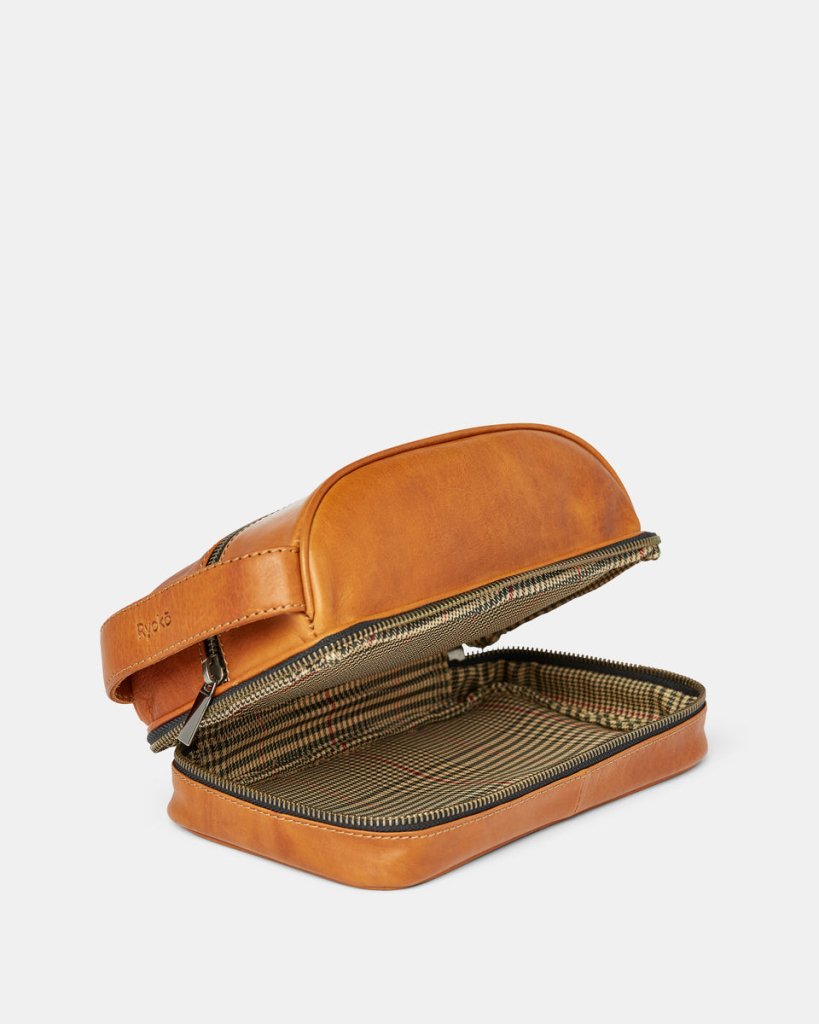 BAGSY_Ryokō__Liwa Dopp Kit | Tan__