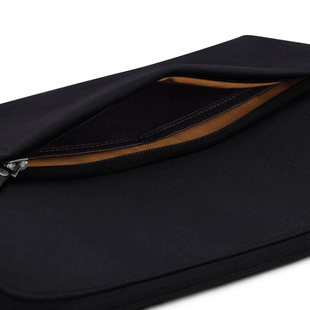 Bagsy_Lojel_SEMO_SEMO Laptop Sleeve 16"_SEM - LL - TTP - 01 - SCS - GL_Tierra Taupe