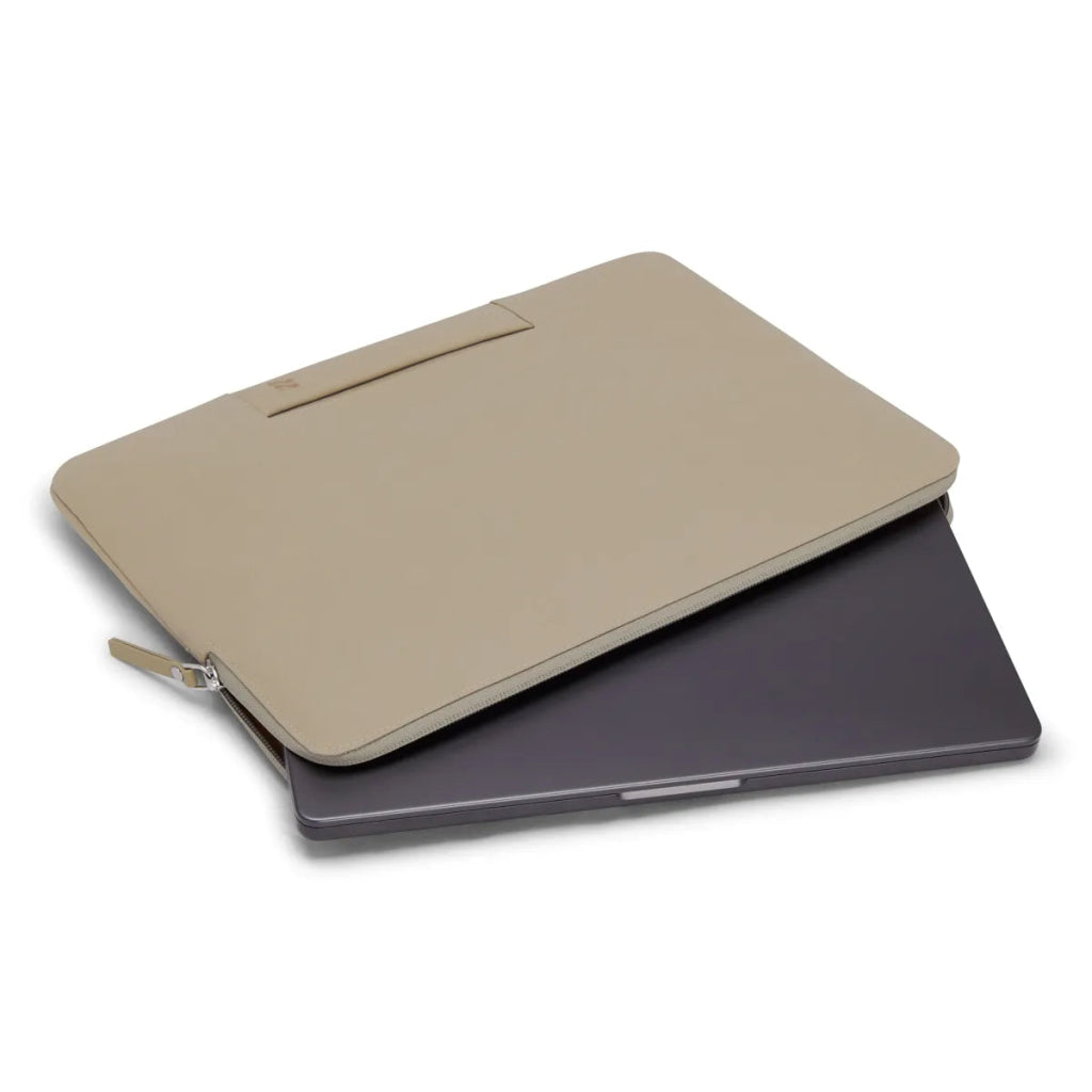 Bagsy_Lojel_SEMO_SEMO Laptop Sleeve 16"_SEM - LL - TTP - 01 - SCS - GL_Tierra Taupe