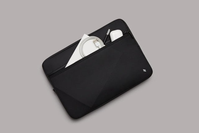 Bagsy_Lojel_Slash Series_Slash Laptop / A4 Sleeve 13"_TA2 - 25213S40 - TTI_Matte White