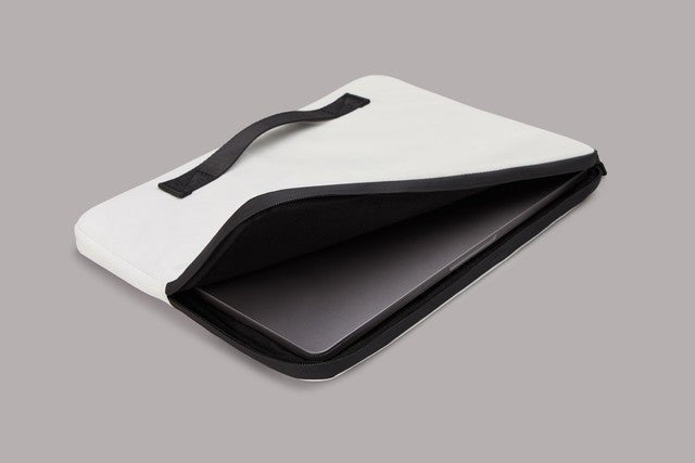 Bagsy_Lojel_Slash Series_Slash Laptop / A4 Sleeve 16"_TA2 - 25216S30 - TTI_Matte White