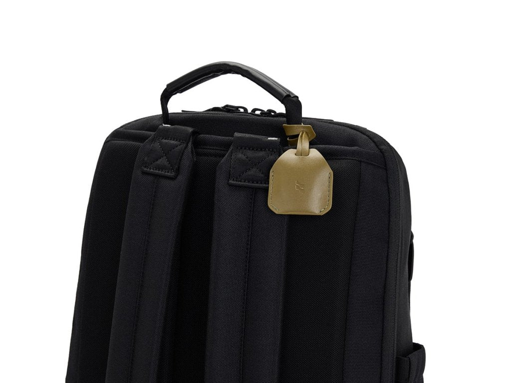 Bagsy_LOJEL_ILOJ 2_Iloj – AirTag Holder_EDC - AH - OLE - 01 - WCH - GL_Olive