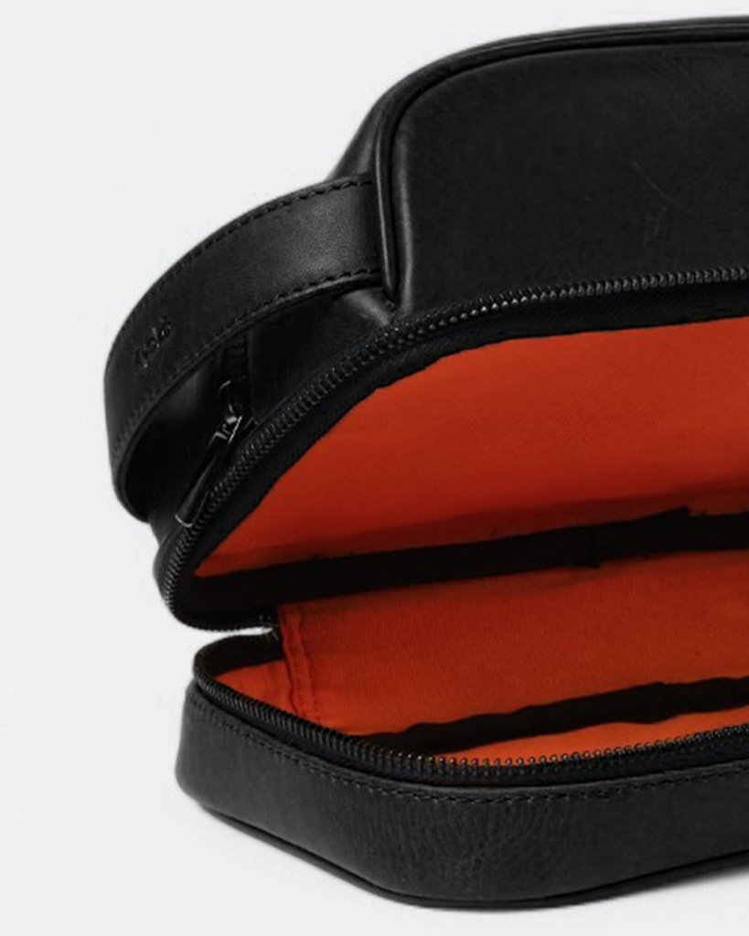 BAGSY_Ryokō_Accessories_Liwa Dopp Kit | Black_ACC - LWK - BL - 001_