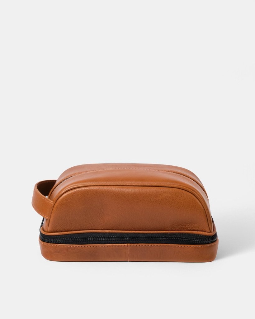 BAGSY_Ryokō_Accessories_Liwa Dopp Kit | Tan_ACC - LWK - TN - 002_