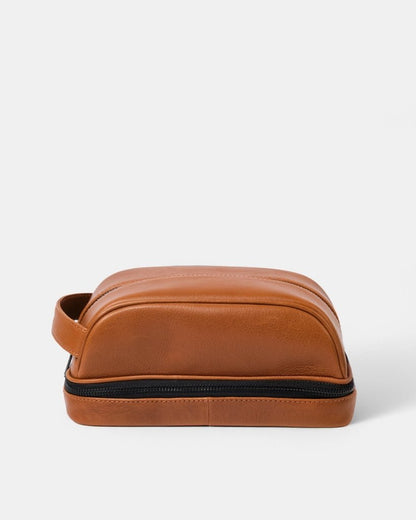 BAGSY_Ryokō_Accessories_Liwa Dopp Kit | Tan_ACC - LWK - TN - 002_