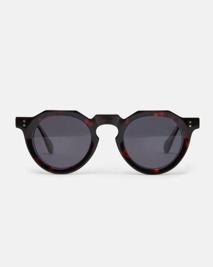 BAGSY_Ryokō_Sunglasses_ClassicCharm Sunglasses (Tortoise - Grey)_1813 C02_